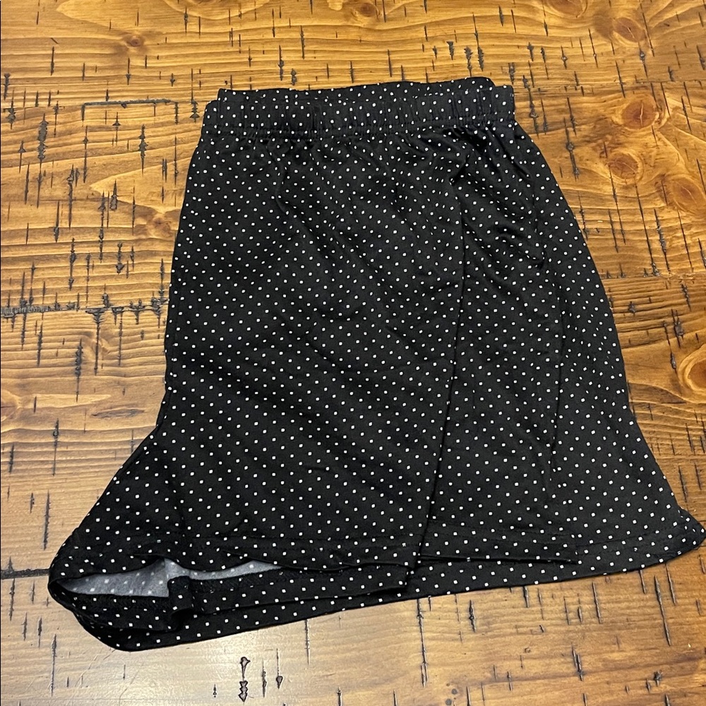 Nicole Miller Black and White Polka PJ Set - Short-sleeve & Shorts - Worn Once - Picture 4 of 6